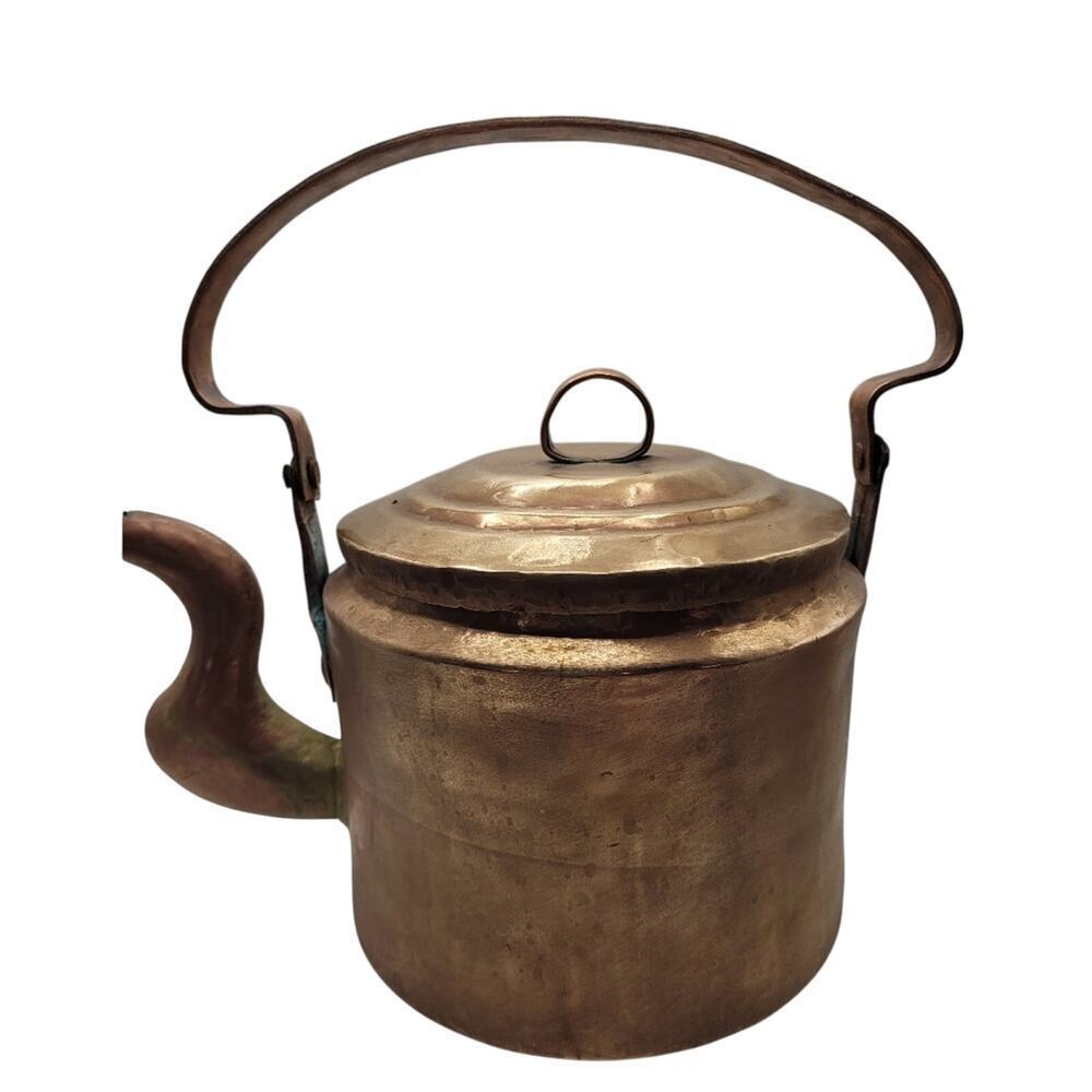 1700s Antique Copper Kettle with Bronze Closure Handle and Dovetails - Picture 4 of 10